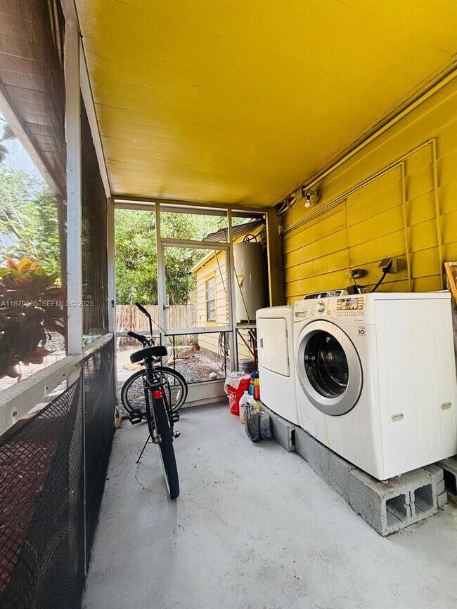 Building Photo - 1913 Riverside Dr