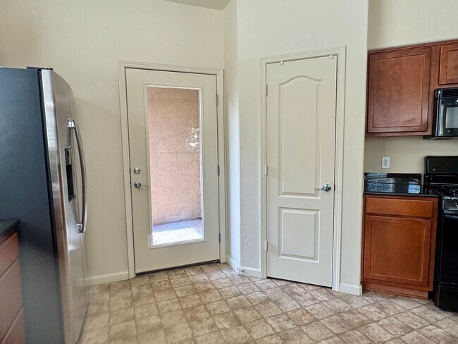 Building Photo - Welcome Home To This Adorable North Natomas Condo!