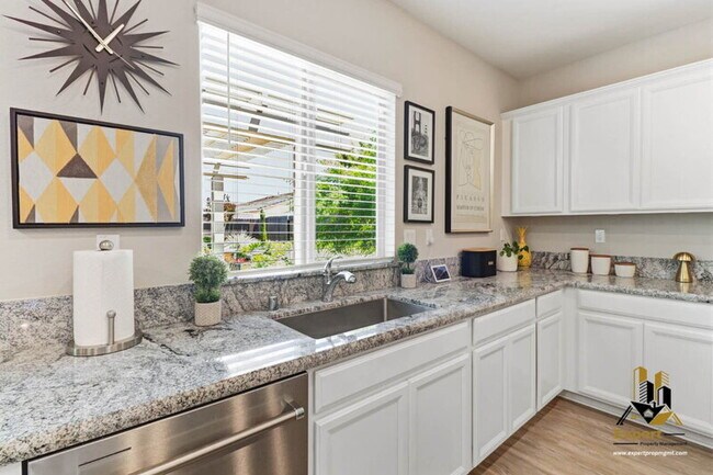 Building Photo - 8256 Schellhous Dr