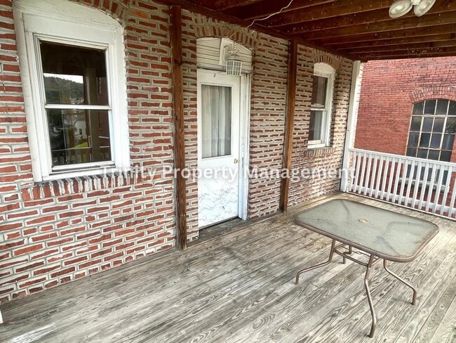 Building Photo - 545 Baltimore Ave