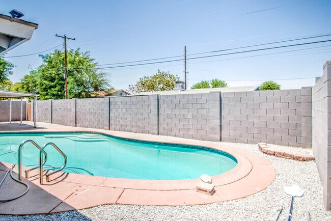 Building Photo - Beautifully remodeled corner 4/2 with pool...