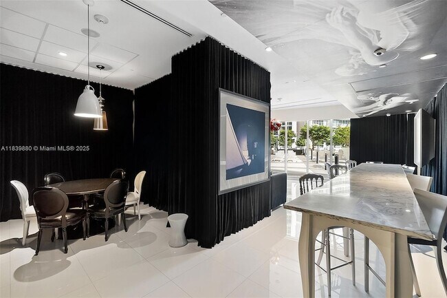 Building Photo - 495 Brickell Ave