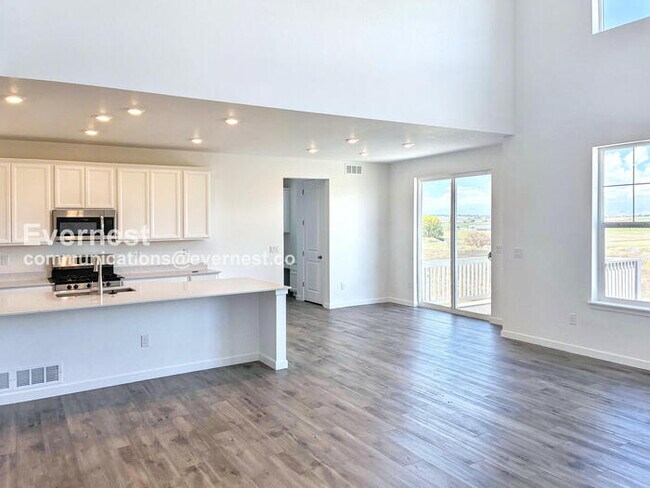 Building Photo - 740 Columbia St