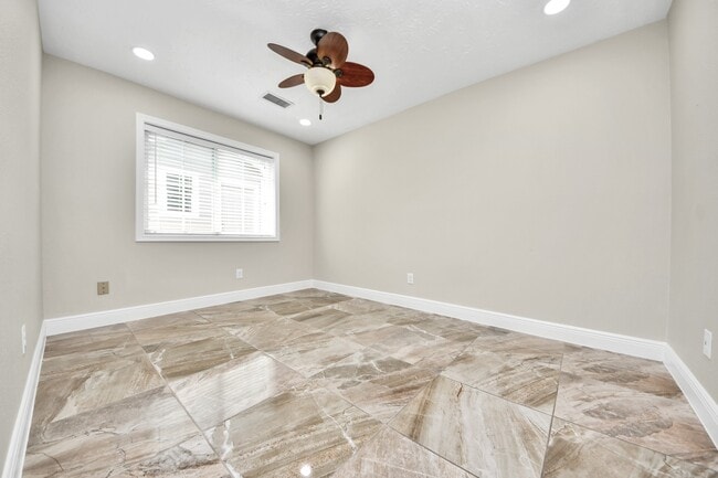 Building Photo - 5039 E Pagewick Dr