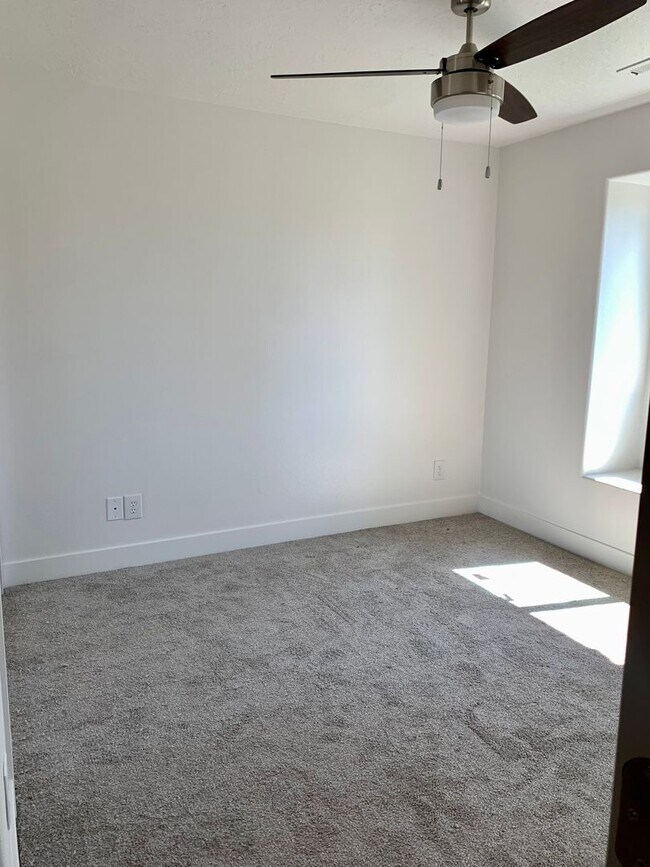 Building Photo - Four Bedroom Remodeled Home in Red Cliffs