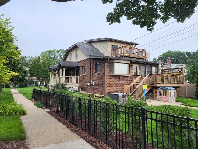 Building Photo - 345 N Addison Ave