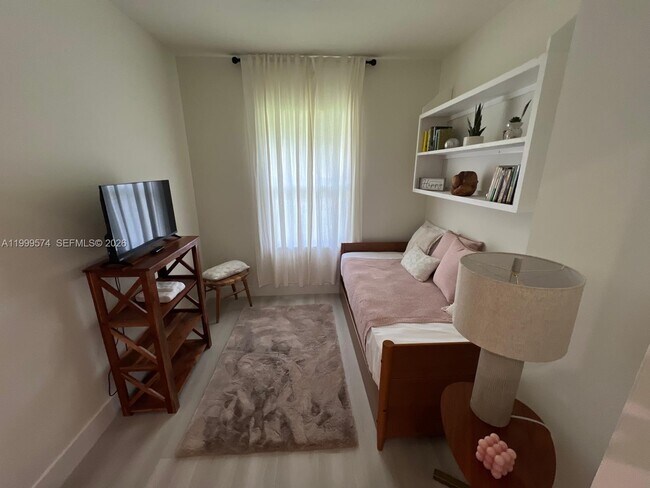 Building Photo - 503 Jackson Ave