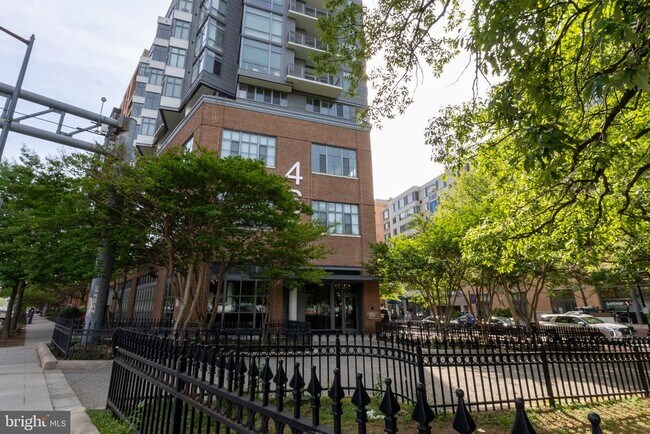 Building Photo - 460 New York Ave NW