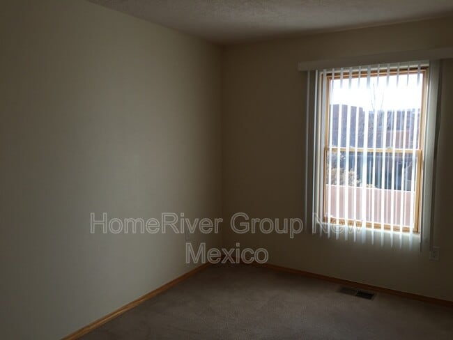 Building Photo - 828 Kipuka Dr NW