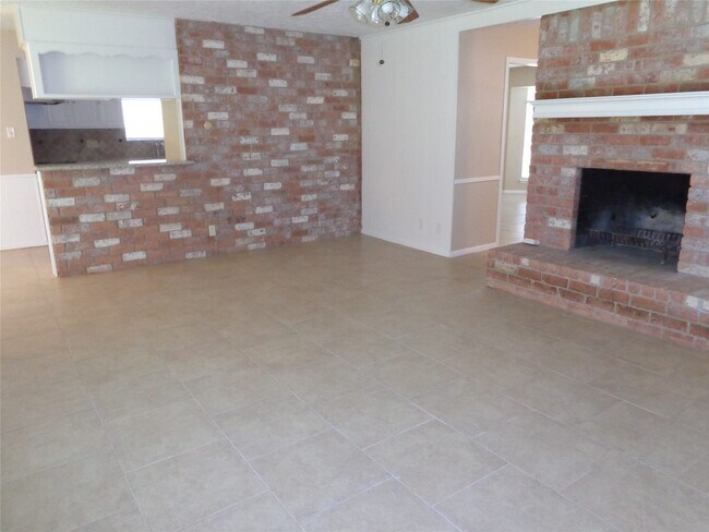 Building Photo - 2735 Manila Ln