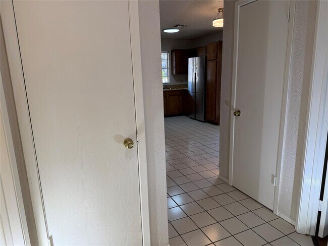 Building Photo - 7708 Brodie Ln