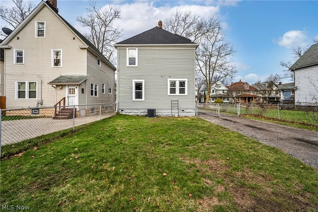 Building Photo - 651 E 115th St