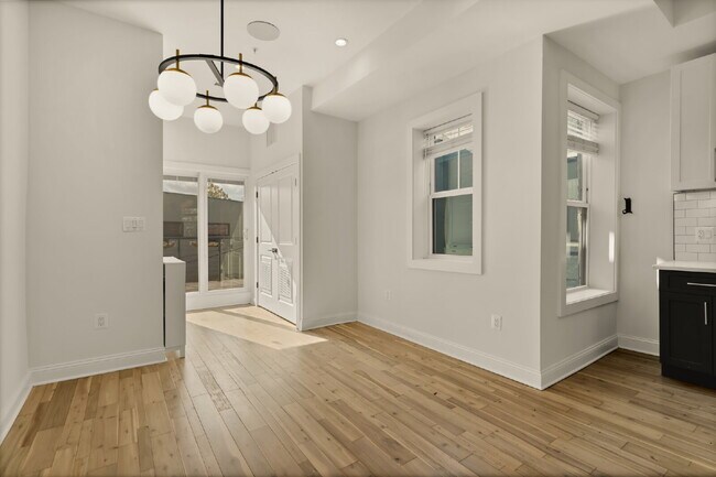 Building Photo - Penthouse 2BR/2.5BA with 3 Private Outdoor...