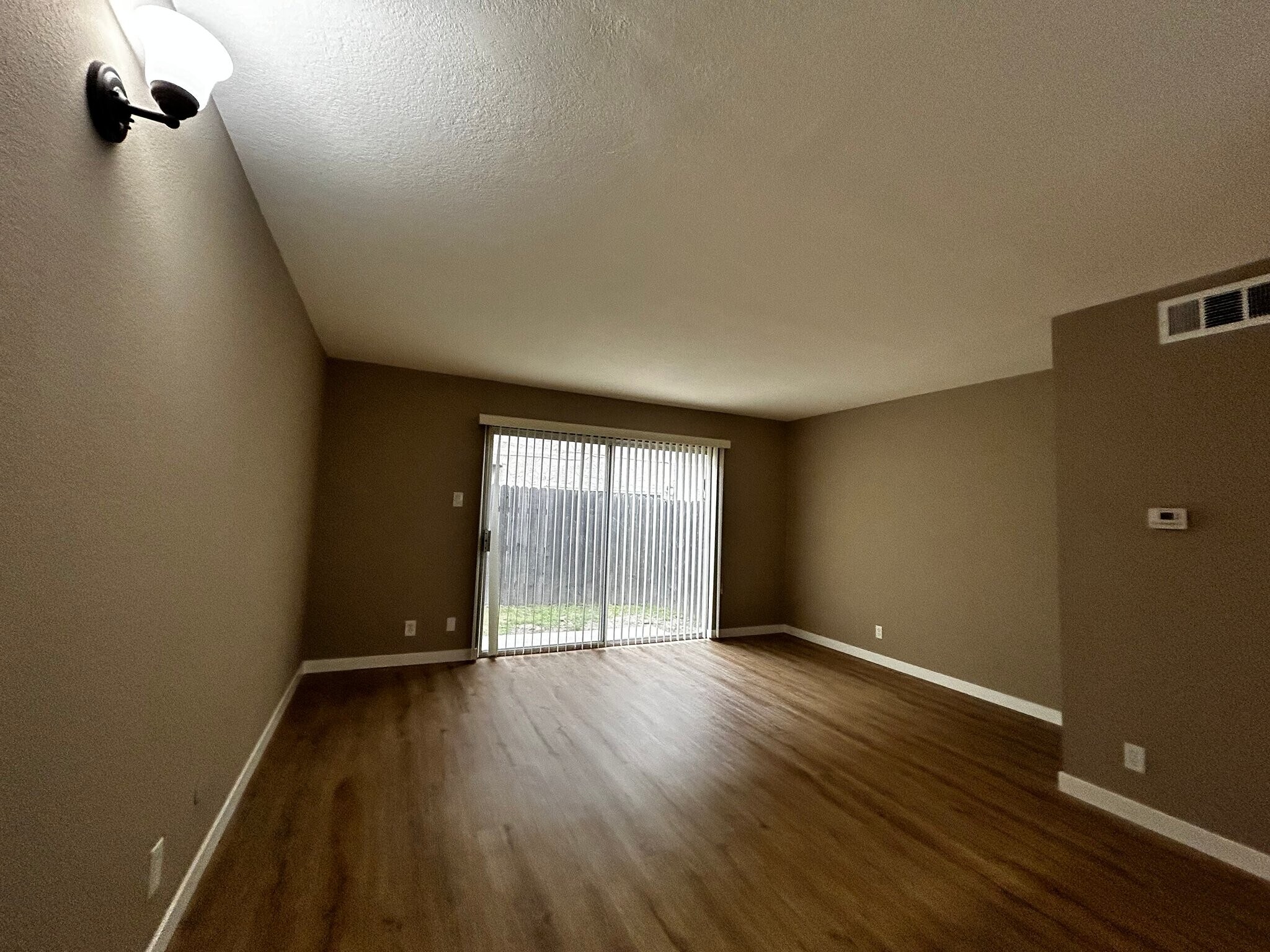 Building Photo - 344 S Arroyo Dr