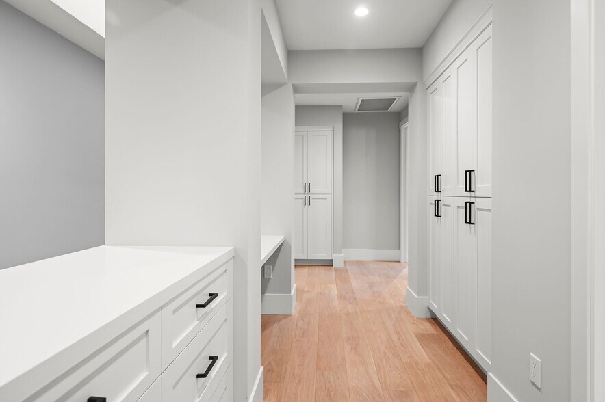 Hall - 1533 Manning Ln