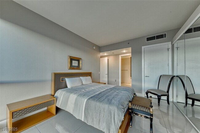 Building Photo - 4575 Dean Martin Dr