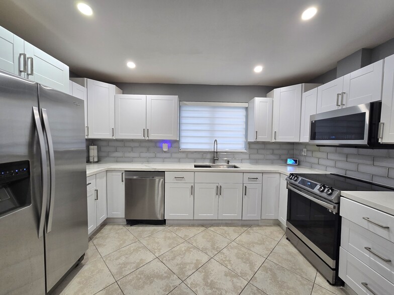 Primary Photo - 7870 NW 11th Ct