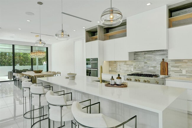 Building Photo - 1111 SE 9th Ave