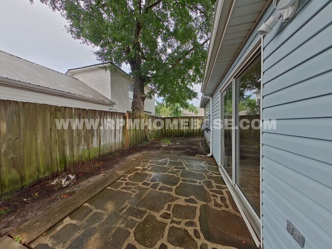 Building Photo - Charming Home with 2-Car Garage and Conven...