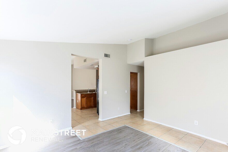 Building Photo - 10714 W Glenrosa Ave