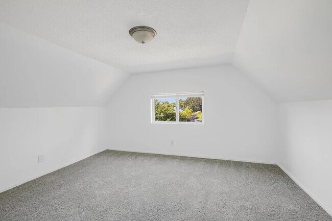 Building Photo - 2124 Fremont Ave N