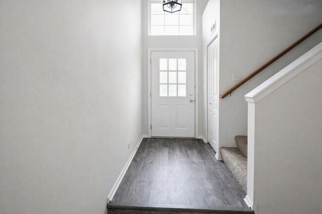 Building Photo - 3224 Bromley Ln