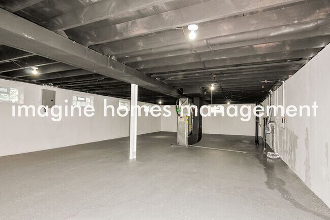 Building Photo - Stunning 3 Bedroom Ranch in Ladue Schools