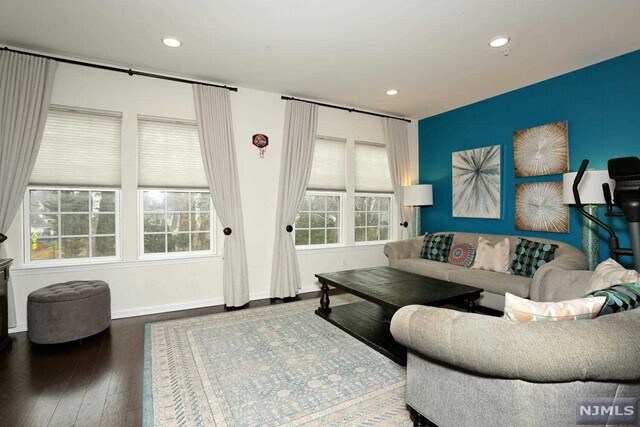 Building Photo - 4-12-30 30th St