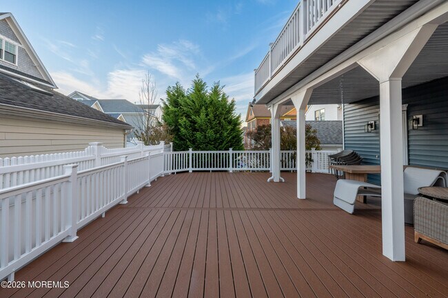 Building Photo - 29 4th Ave