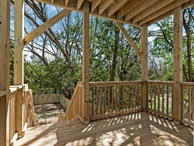 Building Photo - Custom 3 story home in the heart of Belmont/Optimist Park!