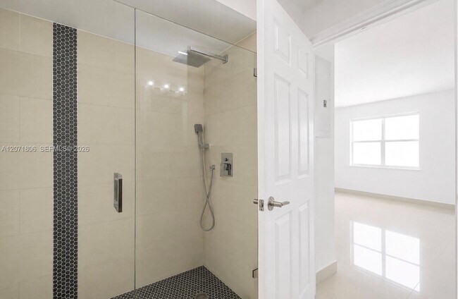 Building Photo - 2561 W 60th Pl