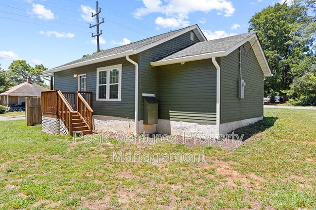 Building Photo - 704 Fairfax St