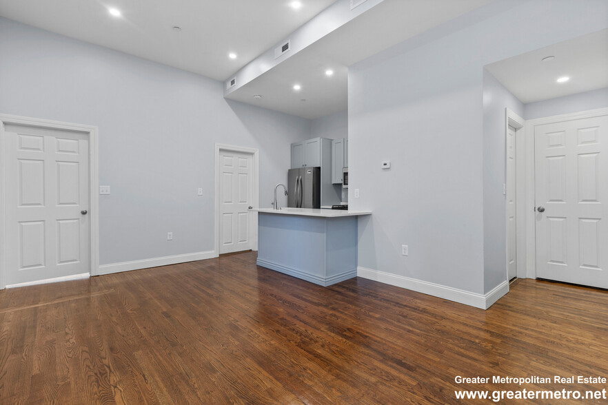 Primary Photo - 109 Endicott St