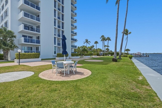 Building Photo - 2800 N Flagler Dr