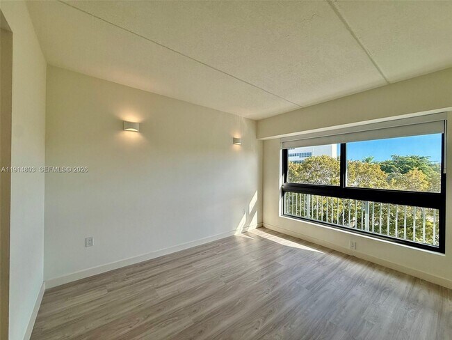 Building Photo - 2285 SW 27th St