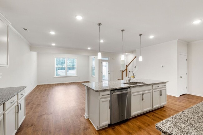 Building Photo - Beautifully Appointed Townhome in Prime Ho...
