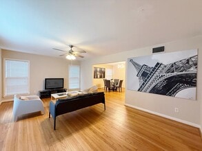 Building Photo - 2007 Sheridan St