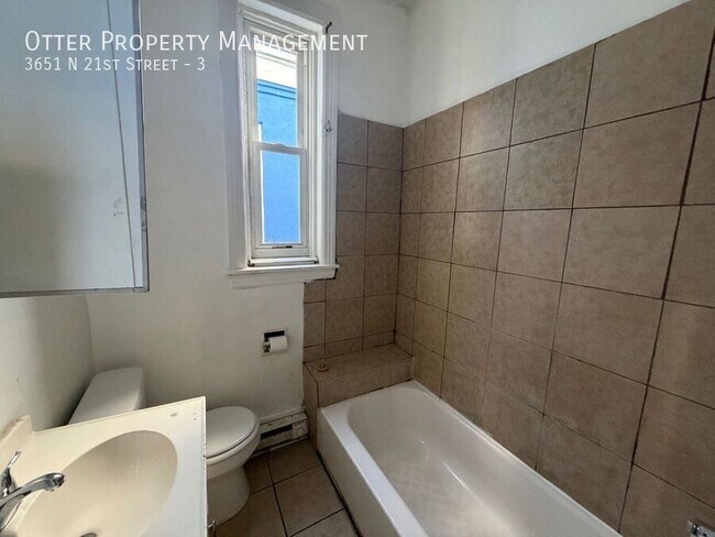 Building Photo - 3651 N 21st St