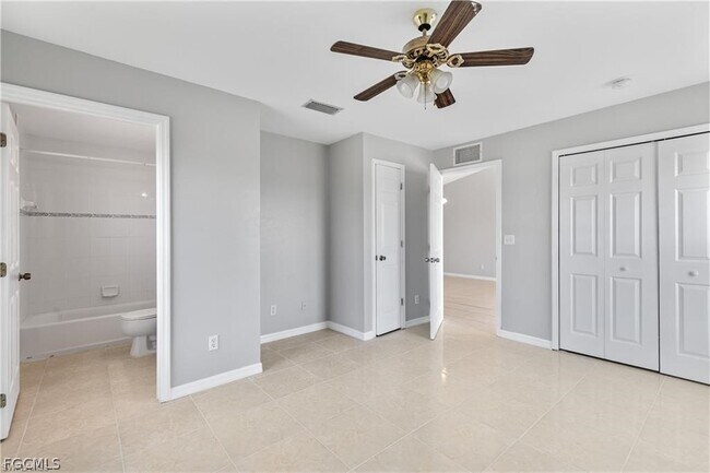 Building Photo - 1118 Diplomat Pkwy E