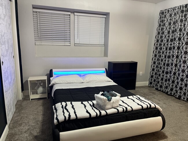 Building Photo - 2866 Elm Ave