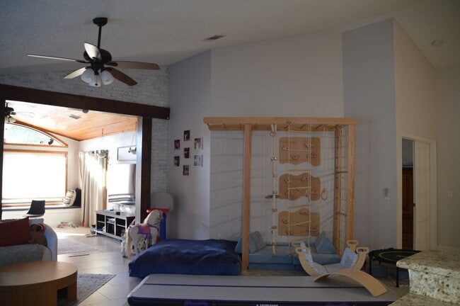 Building Photo - 615 Anhinga Rd