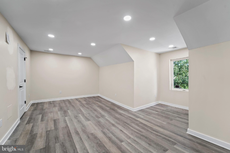 Building Photo - 335 Spring St