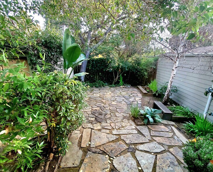 Building Photo - 806 Vincente Ave