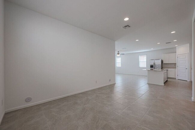 Building Photo - Alamar Living, 4 Bed, 3 Bath Rental!