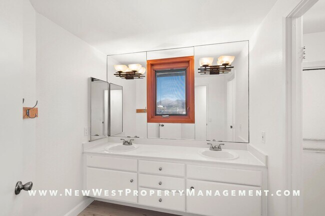 Building Photo - Renovated Poway 5-Bedroom, Available Now! ...