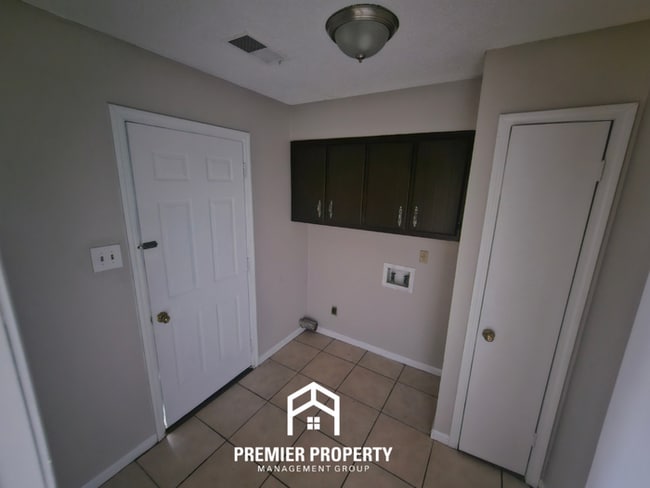 Building Photo - 4059 Friendly Way