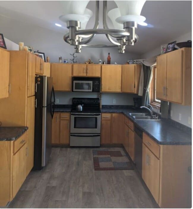 Building Photo - 4 BEDROOM - 2 BATH HOME