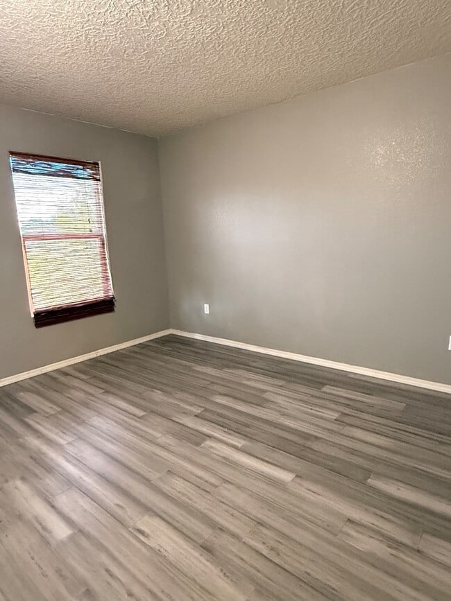 Building Photo - 2103 N Ensenada Cir SE