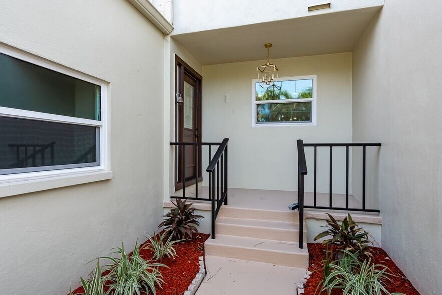 Building Photo - 2700 Bayshore Blvd