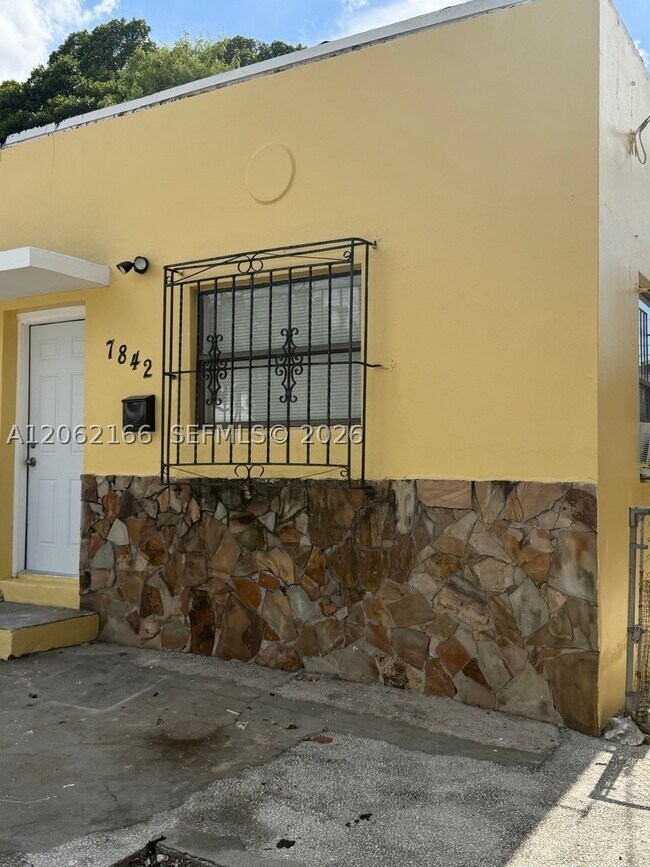 Building Photo - 7842 NW 5th Ct